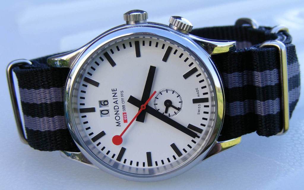 Mondaine Big-Date GMT